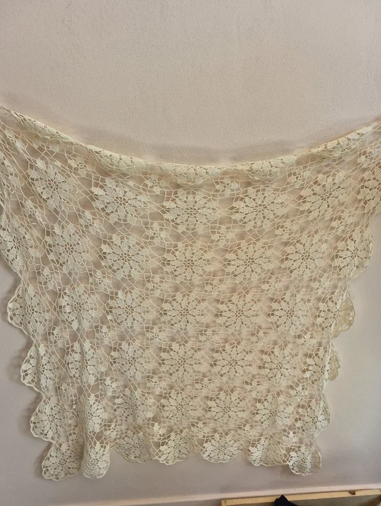 Crochet Table Cloth Floral Pattern - Picture 3 of 8